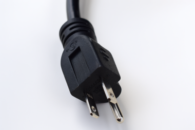 Beyaz arkaplanda kablo