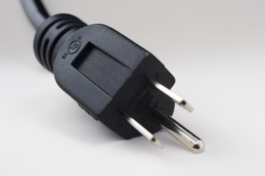 beyaz arkaplanda siyah ve beyaz tıkacı izole.