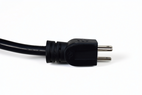 elektrik prizi beyaz arkaplanda izole edildi