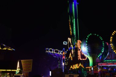 Mayen 'deki Lukasmarkt' ın gece görüşü