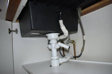 Mutfak lavabosu ve su kaynağı