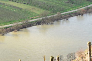 Mosel nehri hafif bir kış seli ile