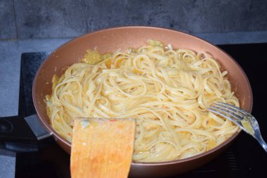 peynir soslu spagetti