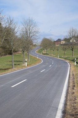 Kırsal alanda bir yol