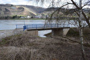 Bir Ren adasına köprü, İsim Werth.