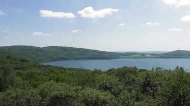 Laacher 'ın karşısında Tepelerden, Almanya' dan