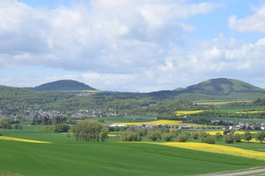Güzel Eifel volkan tepelerinin manzarası