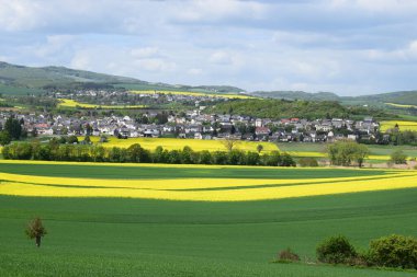 Eifel 'deki Thuer köyüne bak.