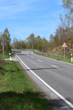 Kırsal kesimdeki yol.