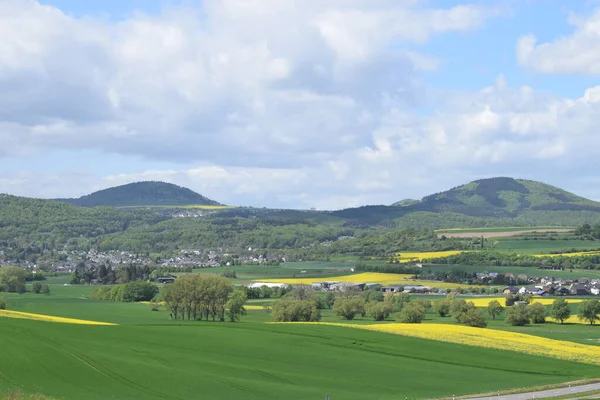 Güzel Eifel volkan tepelerinin manzarası