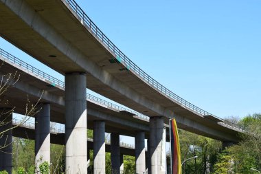 Yükseltilmiş yolların manzarası