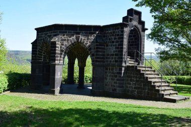 Koenigsstuhl 'un yanı, Ren' de Ren.