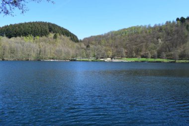 Ormandaki güzel göl, Gemndener Maar