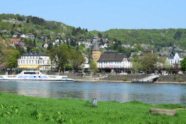 Rhine feribotla Linz 'e gidiyor.