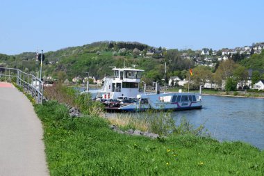 Ren feribotu kıyıda.