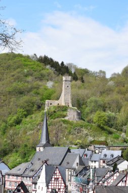 Monreal 'in üstündeki kale harabesi