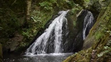 Maria Martenthal 'da, vadinin sonunda Cochem yakınlarındaki Enderttal' a şelale.