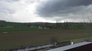 Eifel 'de kasvetli fırtına yaklaşıyor.