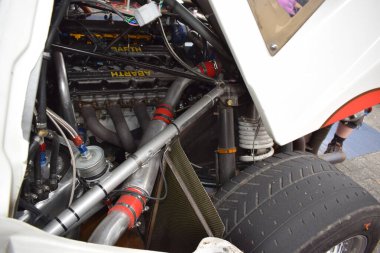 1980 'lerde bir Lancia Delta S4 Grup B ralli arabasının motoru