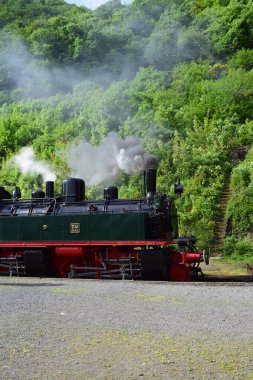 Tren istasyonunda buharlı lokomotif