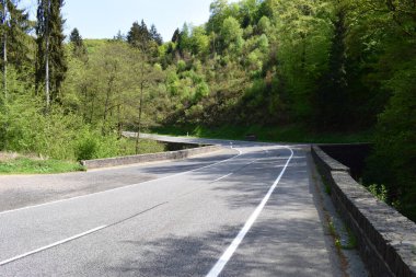 Köprüden geçen boş yol
