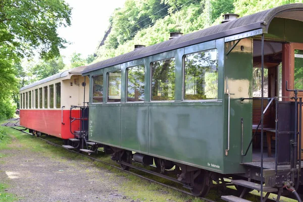 Ormandaki eski ahşap tren