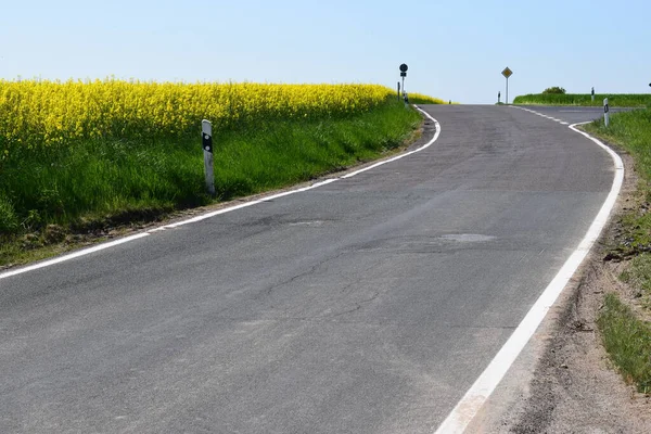 Kırsal kesimde boş yol eğrisi