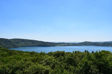 Laacher boyunca görünüm Bak