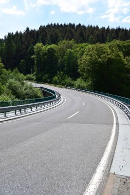 boş yol köprüsü eğrisi