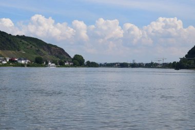Andernach yakınlarında Ren manzarası