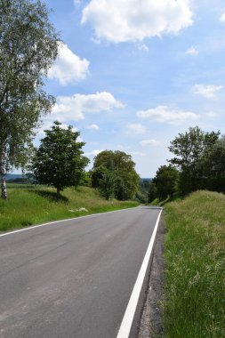 Kırsal kesimde küçük yol