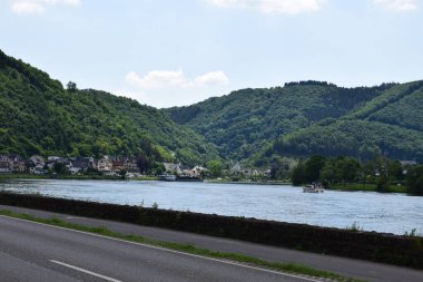 Brodenbach yakınlarındaki Mosel manzarası