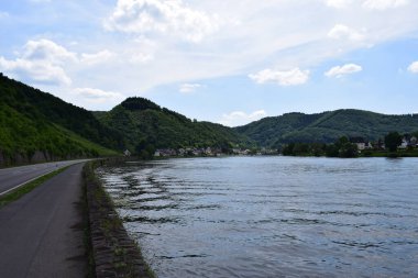BRodenbach 'taki Mosel Nehri manzarası