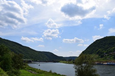 Baharda Mosel Vadisi 'nin güzel manzarası