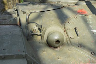 Eski ordu tankı. Yakın görüş.