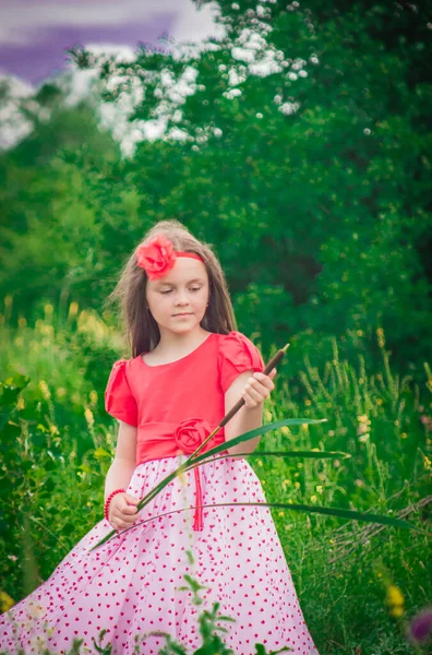 Mädchen Roten Kleid — Stockfoto