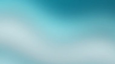 Bulanık beyaz bulutlu yumuşak mavi eğimli arka plan tasarım projeleri için mükemmel sakin ve huzurlu bir atmosfer yaratıyor..