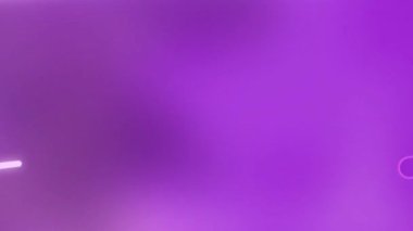 Zarif çizgiler ve minimalist şekillerle yumuşak mor arkaplan huzurlu bir atmosfer ve rahatlatıcı görsel deneyimler yaratıyor..