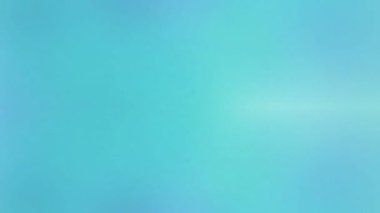 Tasarım ve yaratıcı projeler için kullanılan sakin ve sakin bir atmosfere sahip yumuşak mavi eğimli arka plan, rahatlamayı ve görsel cazibeyi çevrimiçi olarak destekliyor.