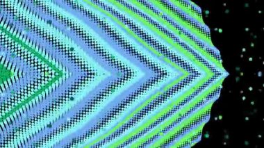 Siyah arkaplanda yarım ton noktalı renkli çizgili desen ve geometrik şekiller canlı bir görsel etki yaratıyor..