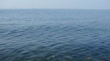 Deniz yüzeyi yumuşak dalgalar ile. Doğa arka plan.