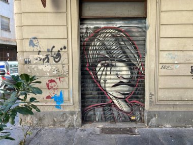 La Pista 500 'ün manzarası, İtalya' nın Torino kentindeki Lingotto binasının bankalı çatı test pisti, önceden Fiat tarafından araba testlerinde kullanılırdı, şimdi Pinacoteca Agnelli 'den bahçeler, heykeller ve açık hava sanatları sergileniyor..