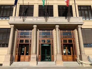 İtalya 'daki Torino şehir merkezinde, tarihi binalar, atari salonları ve mimari ayrıntılarla dolu caddeler yer alıyor.