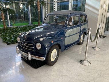 İtalya 'daki Torino şehir merkezinde, tarihi binalar, atari salonları ve mimari ayrıntılarla dolu caddeler yer alıyor.