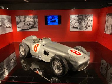 İtalya 'nın Torino kentindeki Museo Nazionale dell' Automobile İtalyan ve uluslararası üreticilerden tarihi araç, motor, şasi ve otomotiv tarihi sergileri sergilenmektedir..