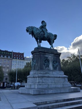 İsveç: Malm şehir merkezi modern mimari ve canlı sokak hayatının bir karışımını sergiliyor.