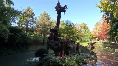 Jardin Japonas Pierre Baudis. Fransa 'nın Toulouse şehir merkezindeki Japon dekoratif bahçeleri peyzaj bahçeleri ve doğu temalarını gösteriyor