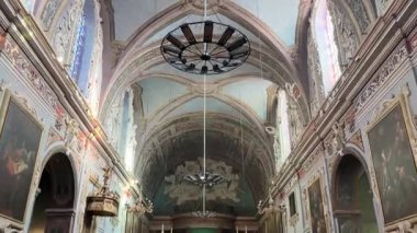 Toulouse France, Capitole Meydanı çevresinde Garonne Nehri manzaralı pembe tuğlalı bir mimari sergiliyor. Şehir merkezi binaları ve mimari manzarası. Peyzaj.