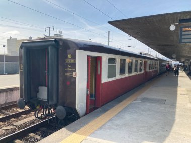 Poitiers, Fransa. Kırsal Fransız şehir yaşamını gösteren binalar ve şehir manzaraları