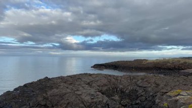 Zaman Aberapse Aberlady Körfezi kumlu plajı İskoçya 'nın Firth of Forth kentiyle sınırdır. İlk yerel doğa koruma alanı kum tepeleri çamur düzlükleri ve kuş izleme yolları ile doludur..